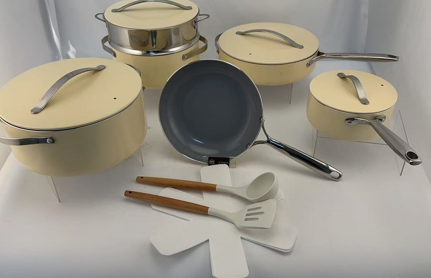 5 piece ceramic set with steam pot